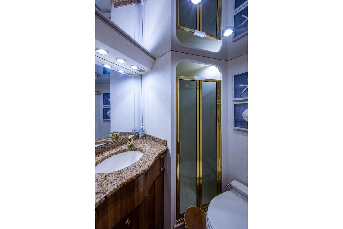 2005 Viking 61 