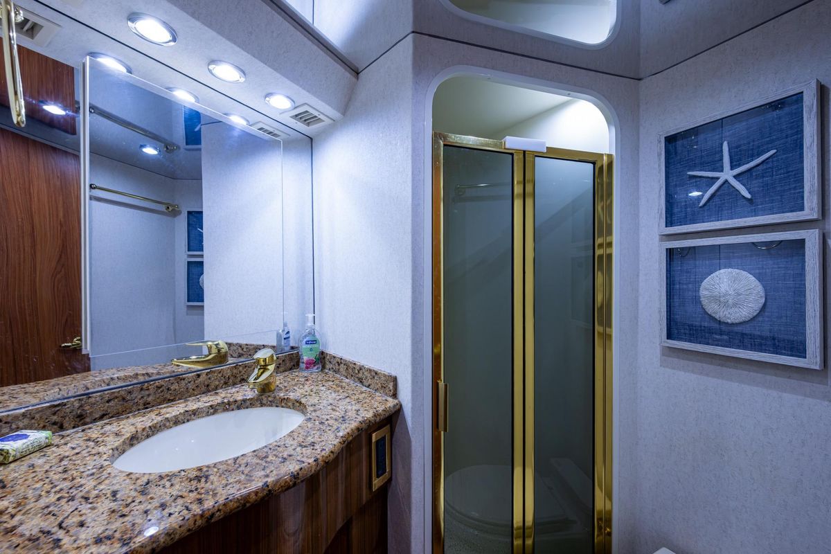 2005 Viking 61 