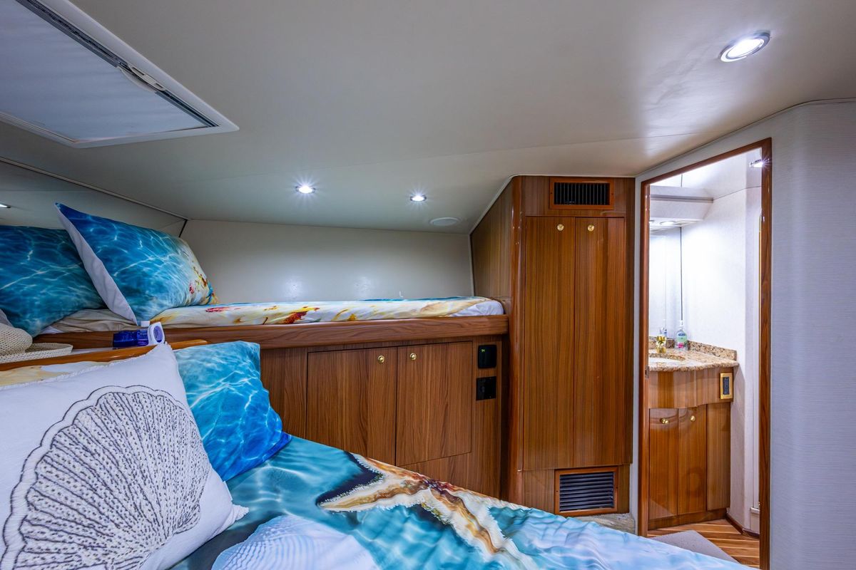 2005 Viking 61 
