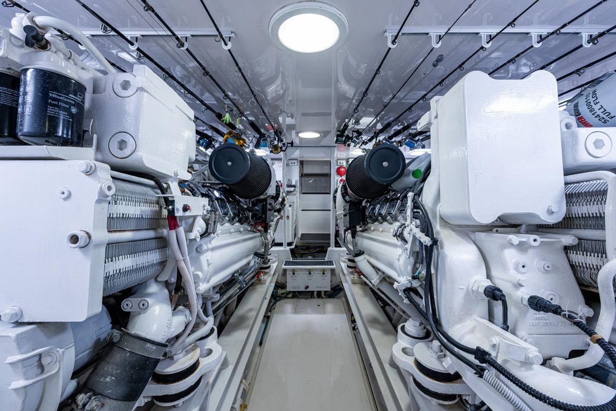 2005 Viking 61 