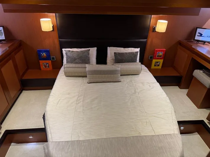 Mischief Yacht Photos Pics 