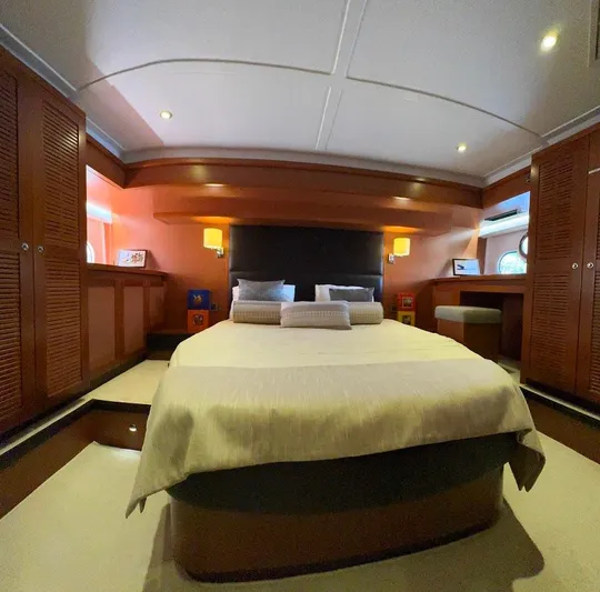 Mischief Yacht Photos Pics 