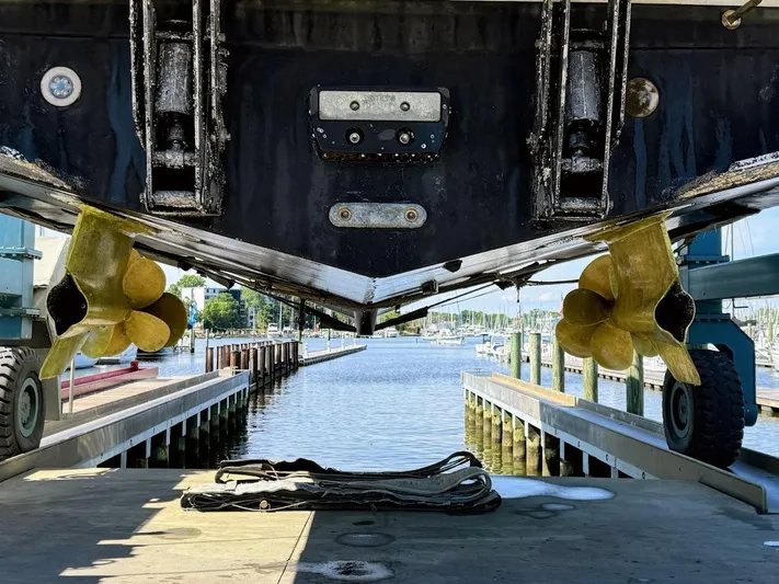 Mischief Yacht Photos Pics 