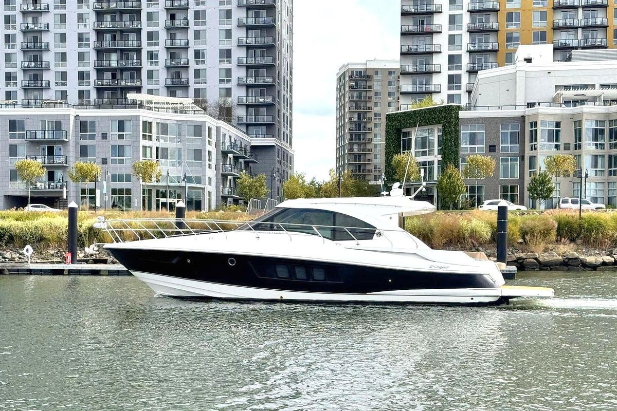2014 Cruisers Yachts 45 