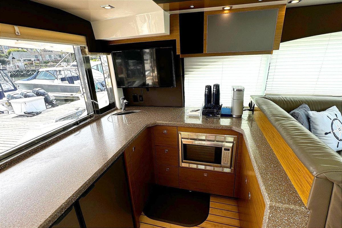 2014 Cruisers Yachts 45 
