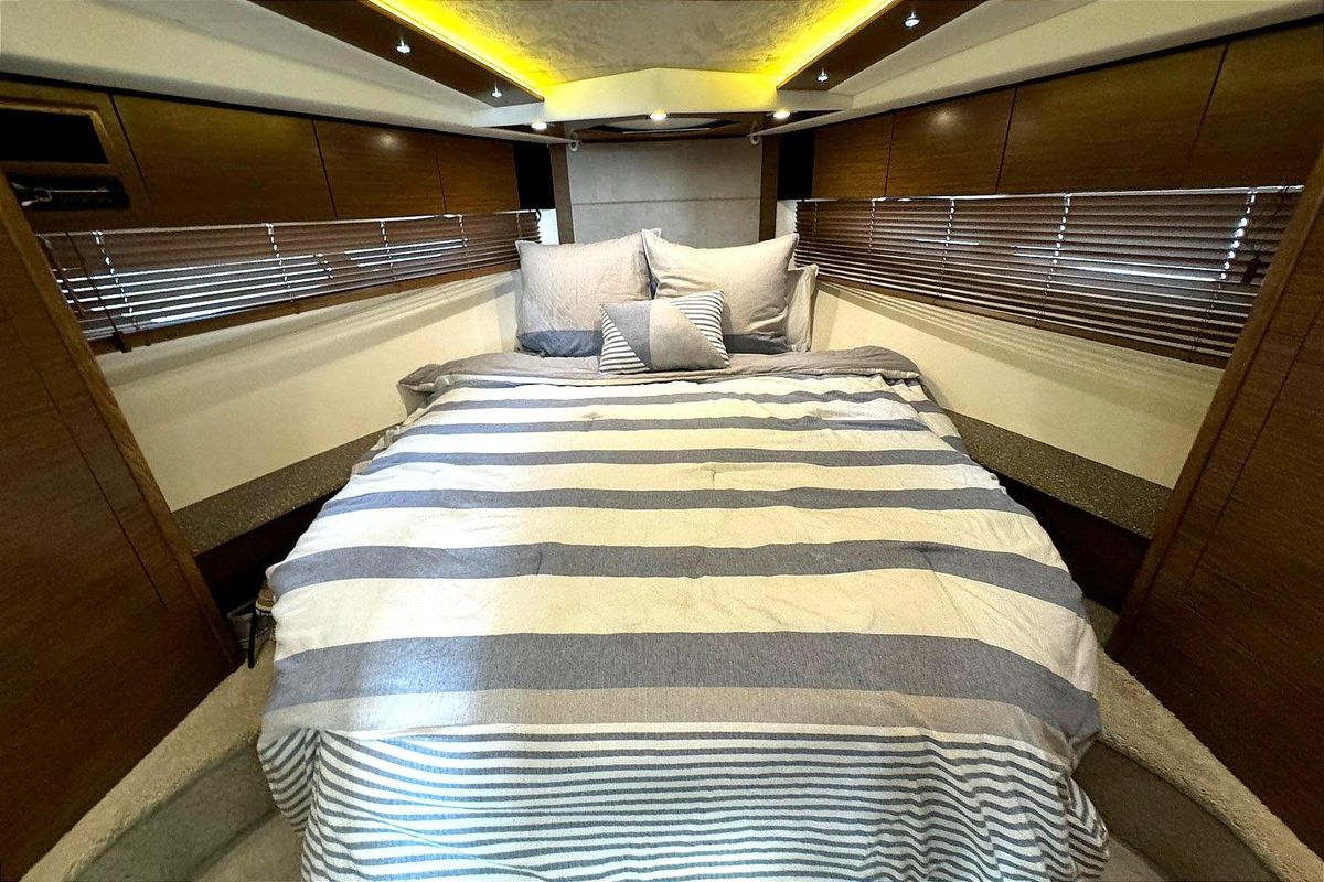 2014 Cruisers Yachts 45 