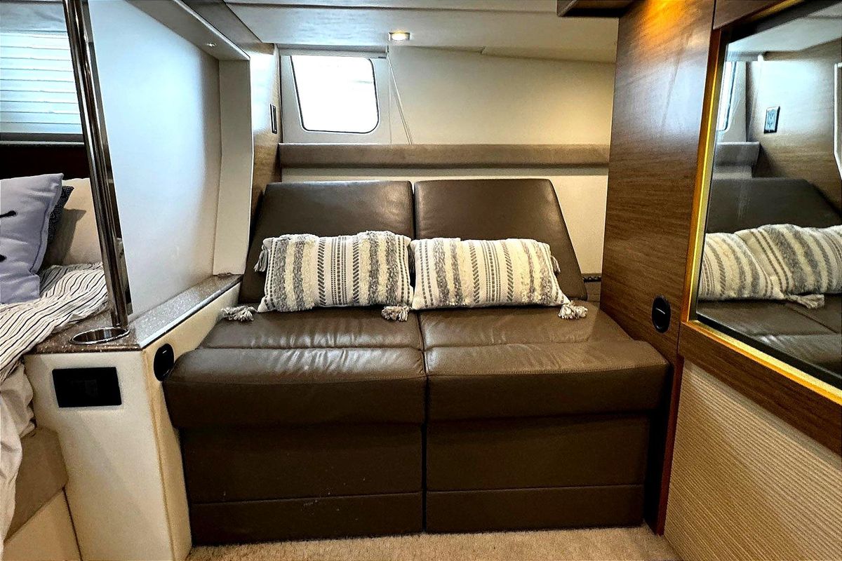 2014 Cruisers Yachts 45 