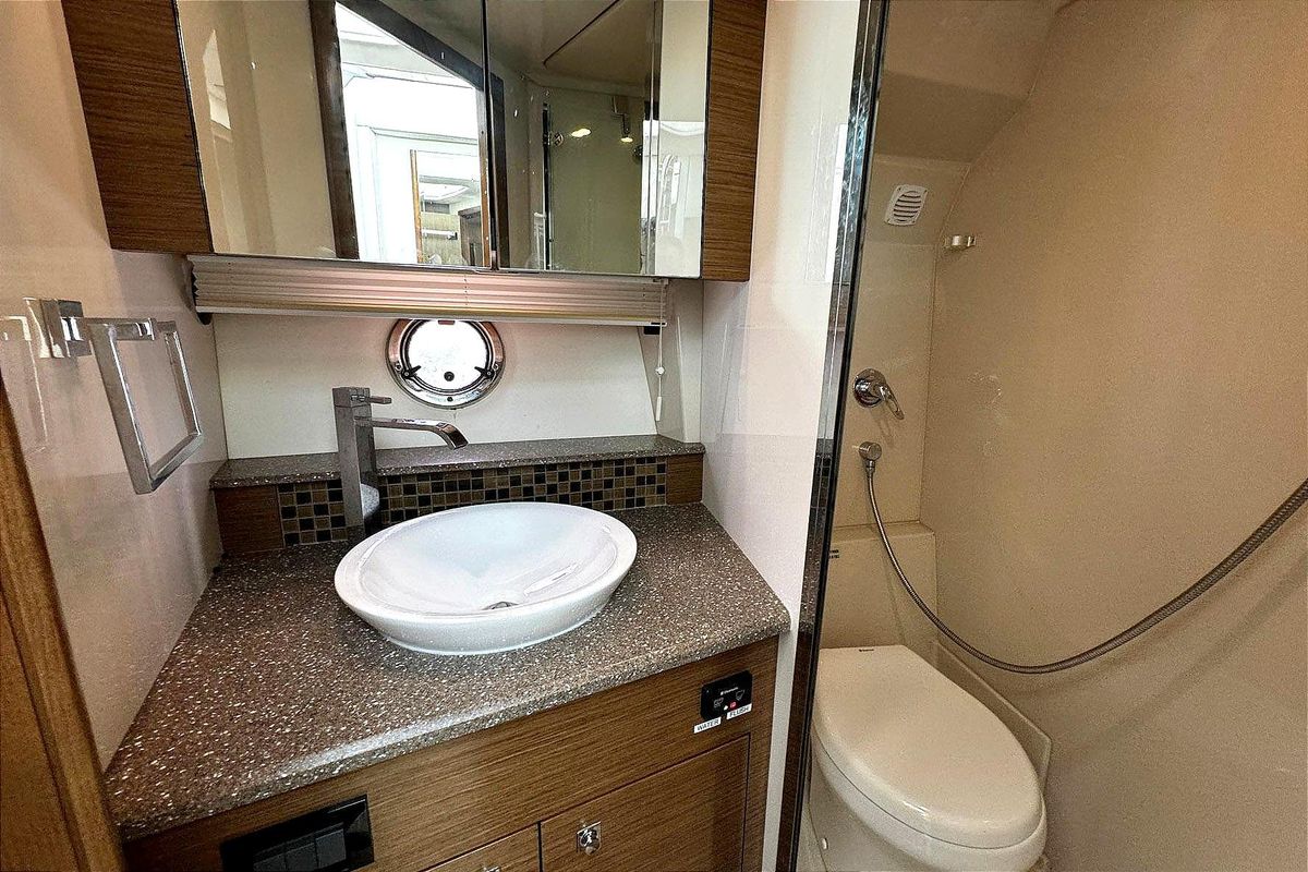 2014 Cruisers Yachts 45 
