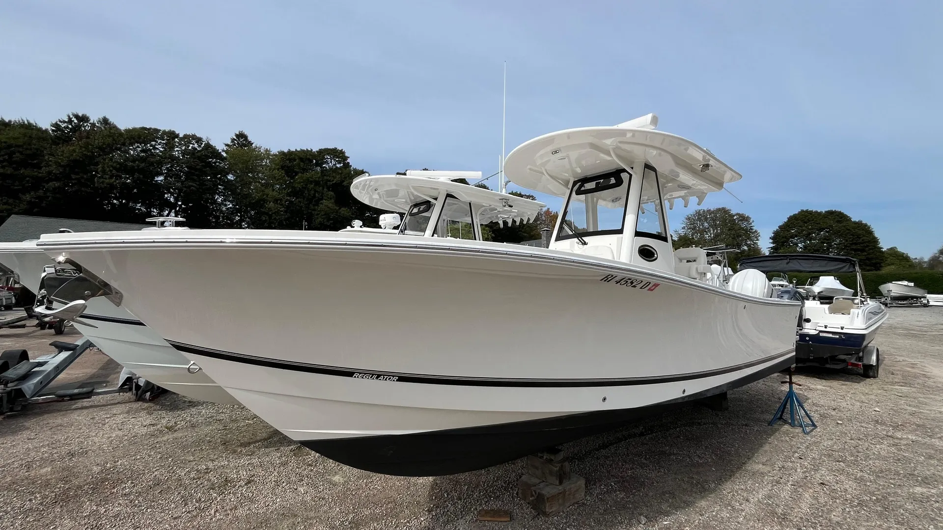 2023 Regulator 28 Photo