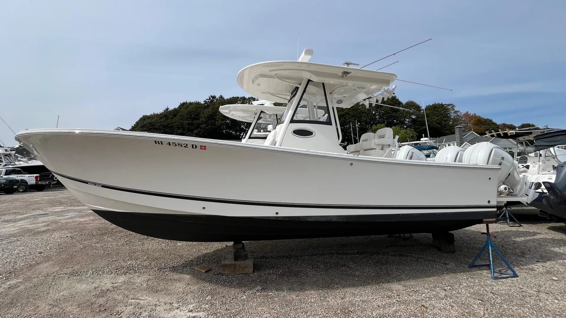 2023 Regulator 28 Photo