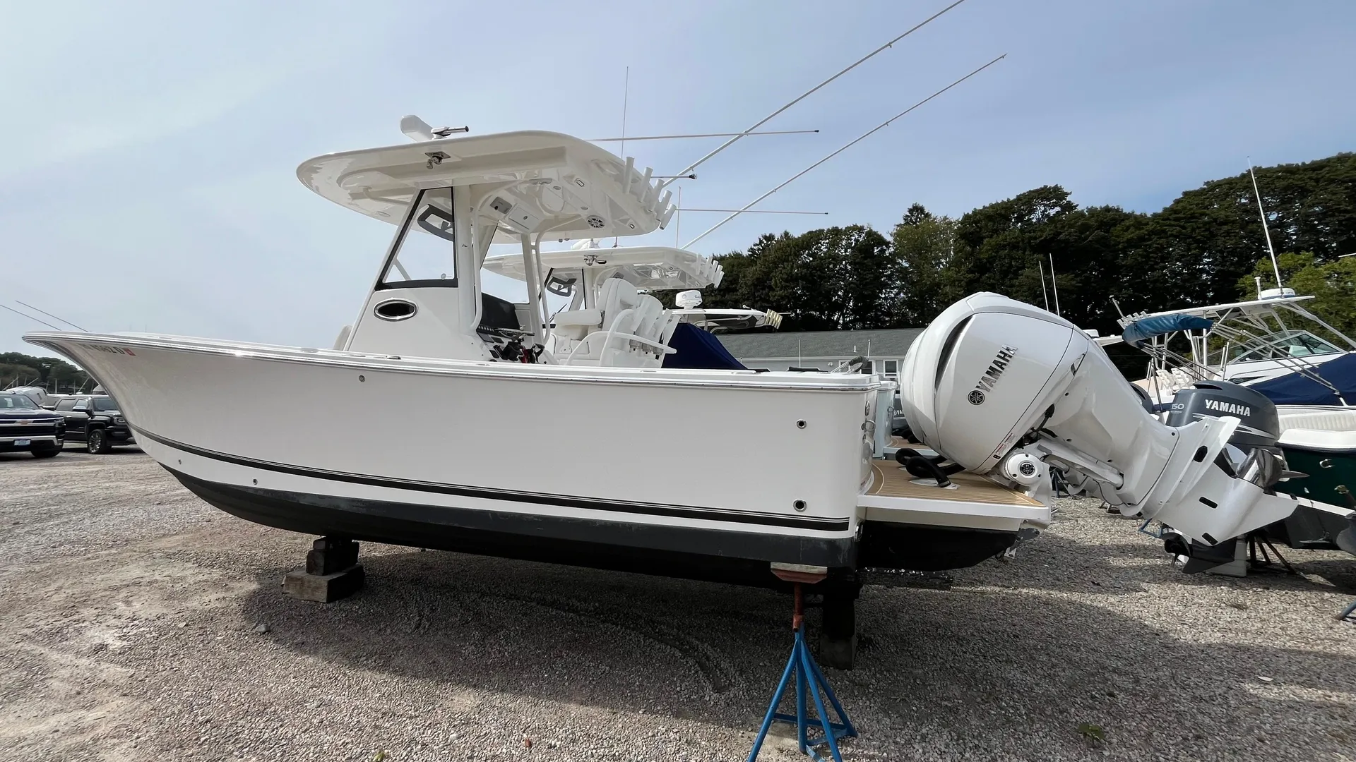 2023 Regulator 28 Photo