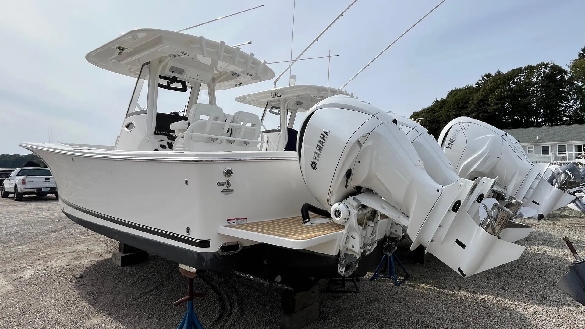 2023 Regulator 28 Photo