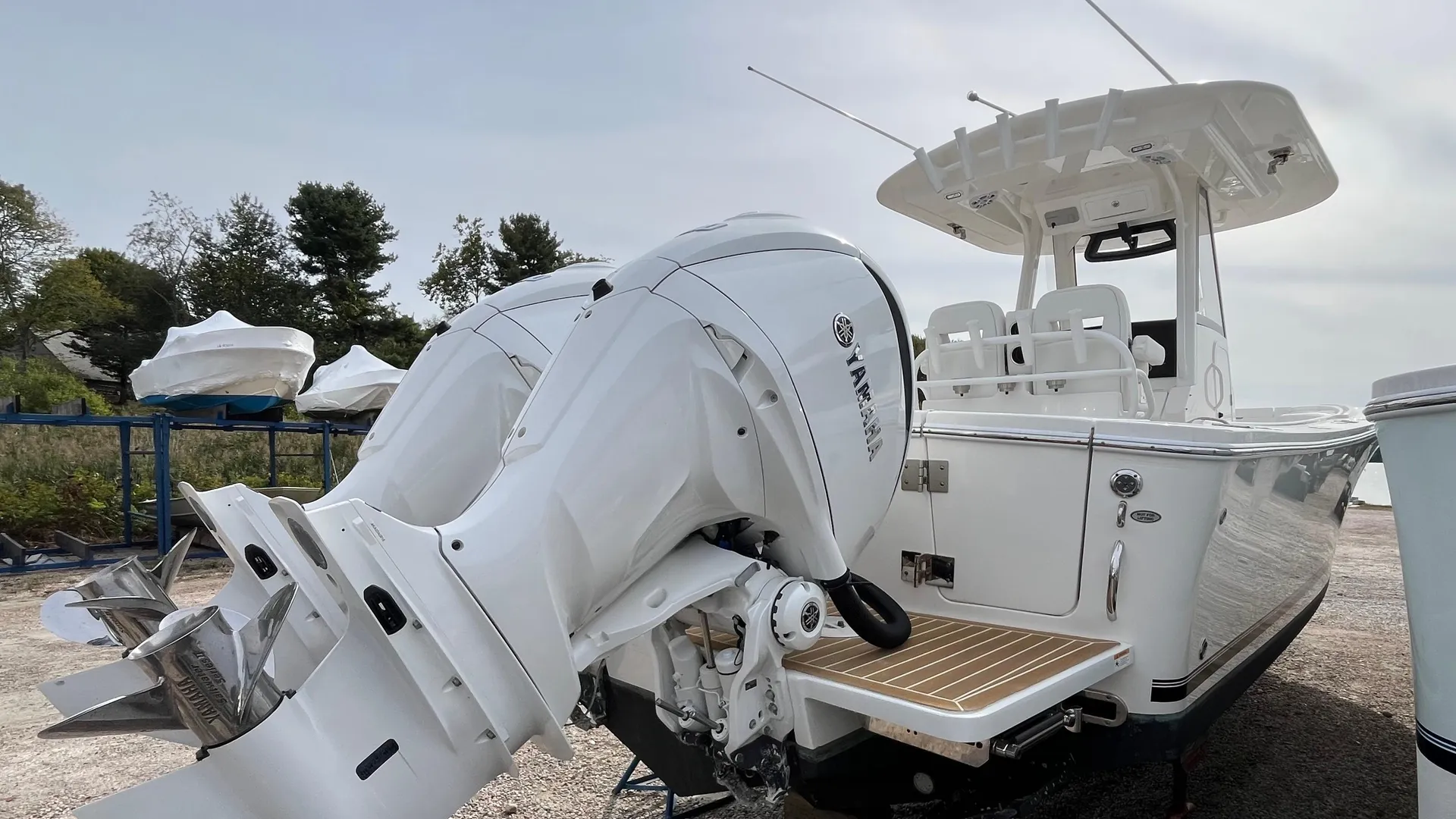 2023 Regulator 28 Photo