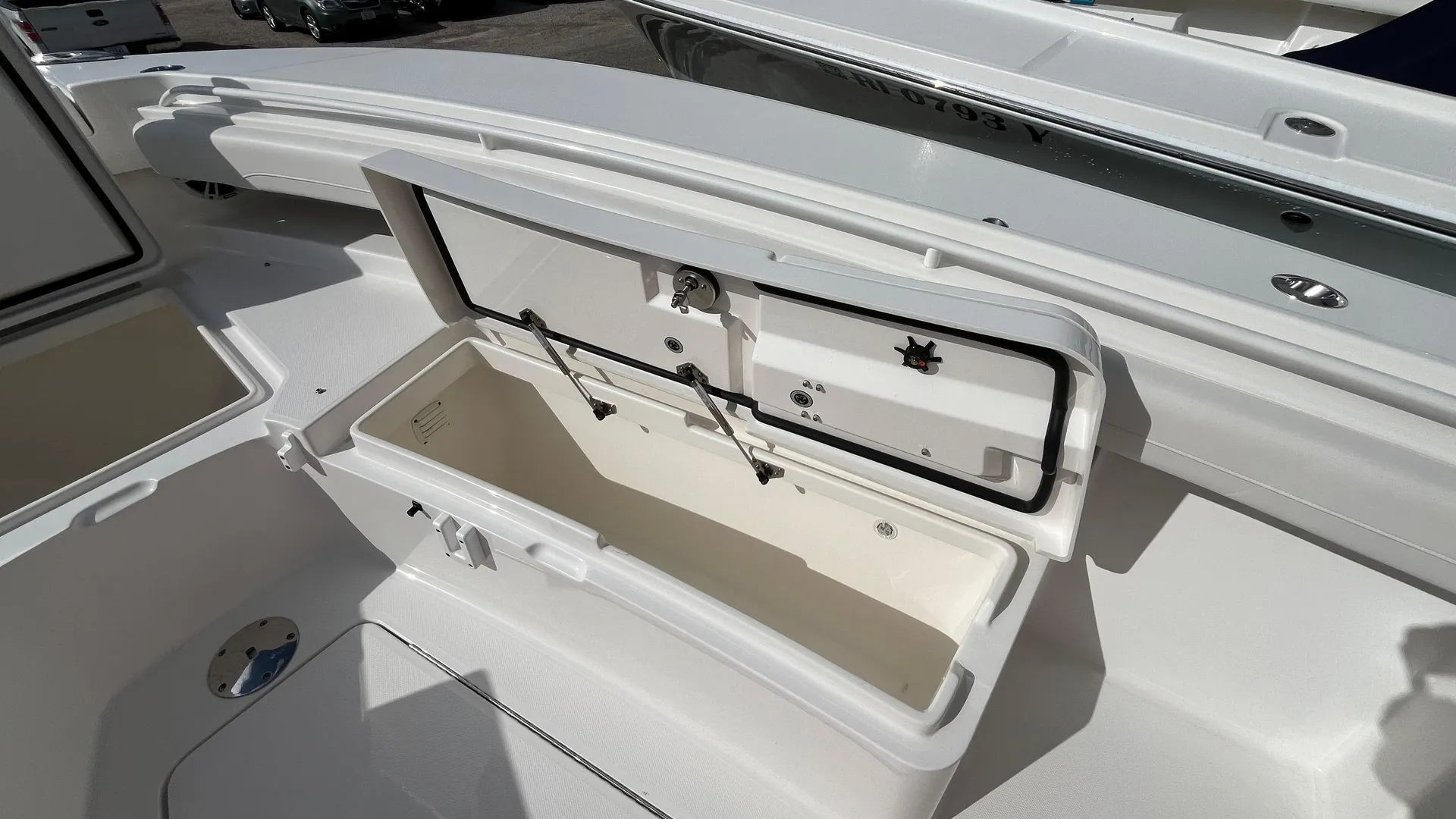 2023 Regulator 28 Photo