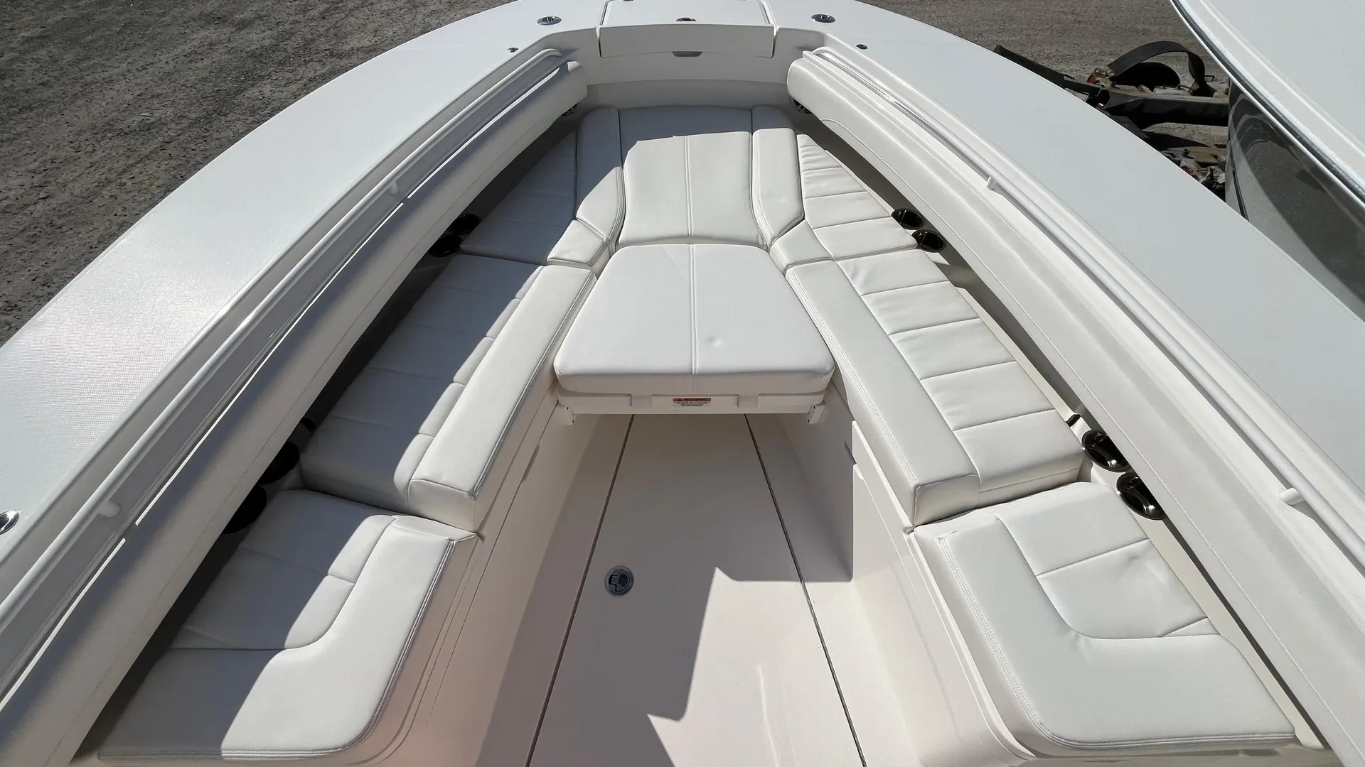 2023 Regulator 28 Photo