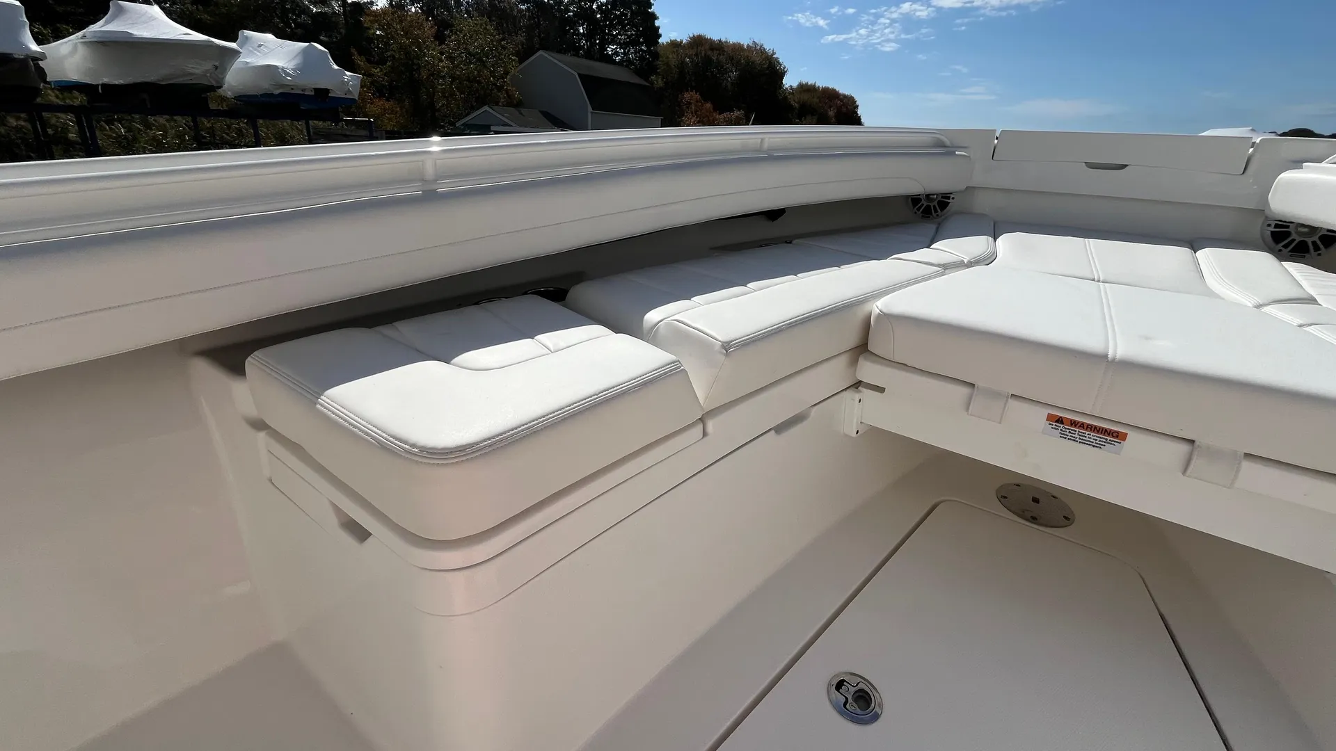 2023 Regulator 28 Photo