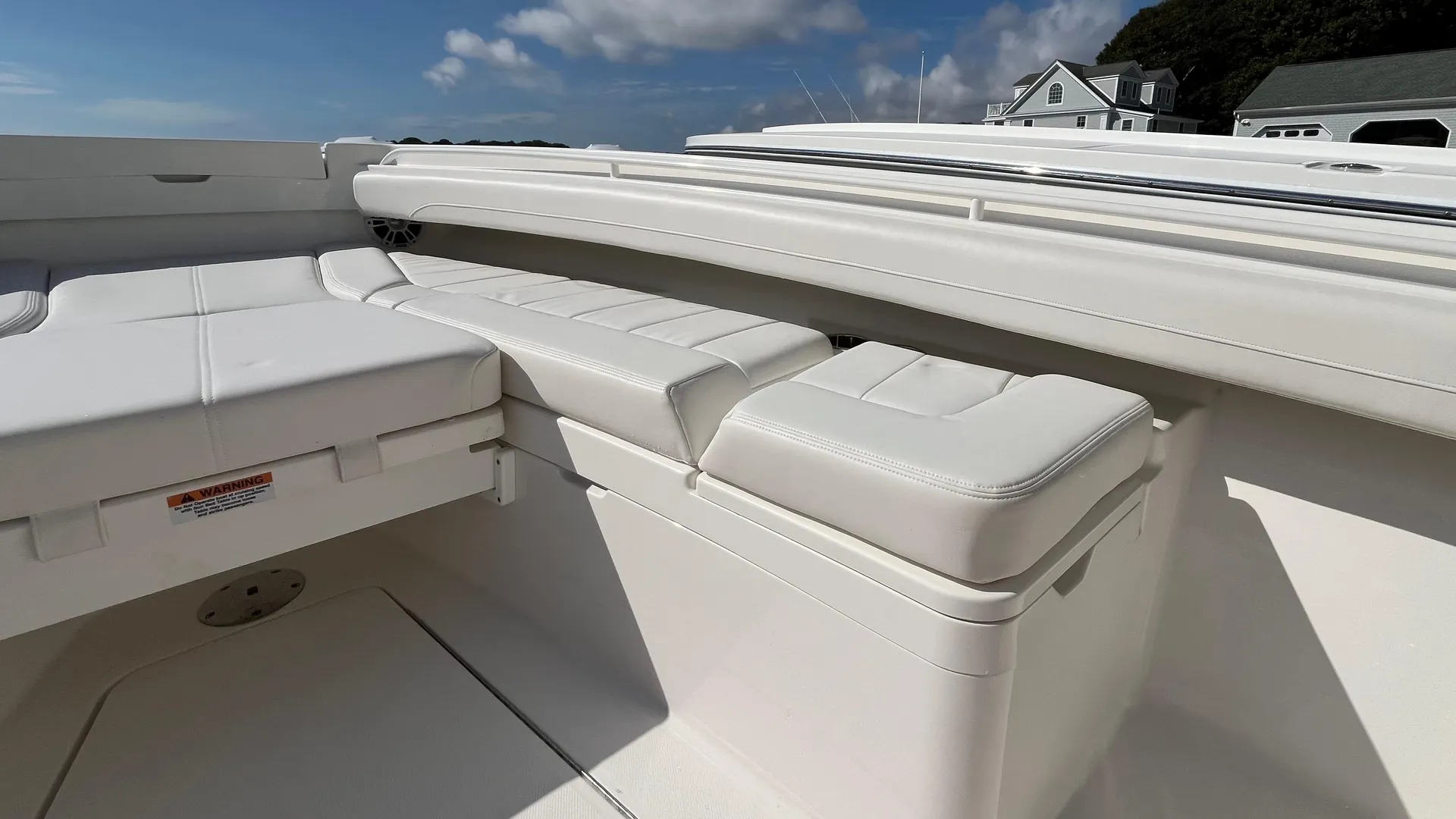 2023 Regulator 28 Photo