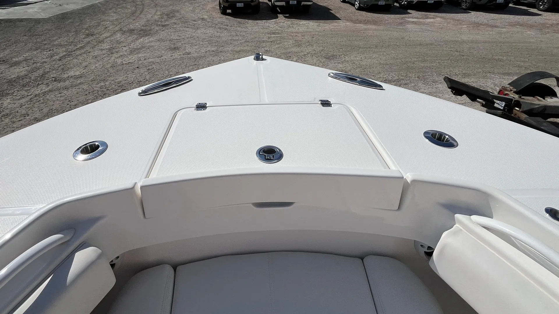 2023 Regulator 28 Photo