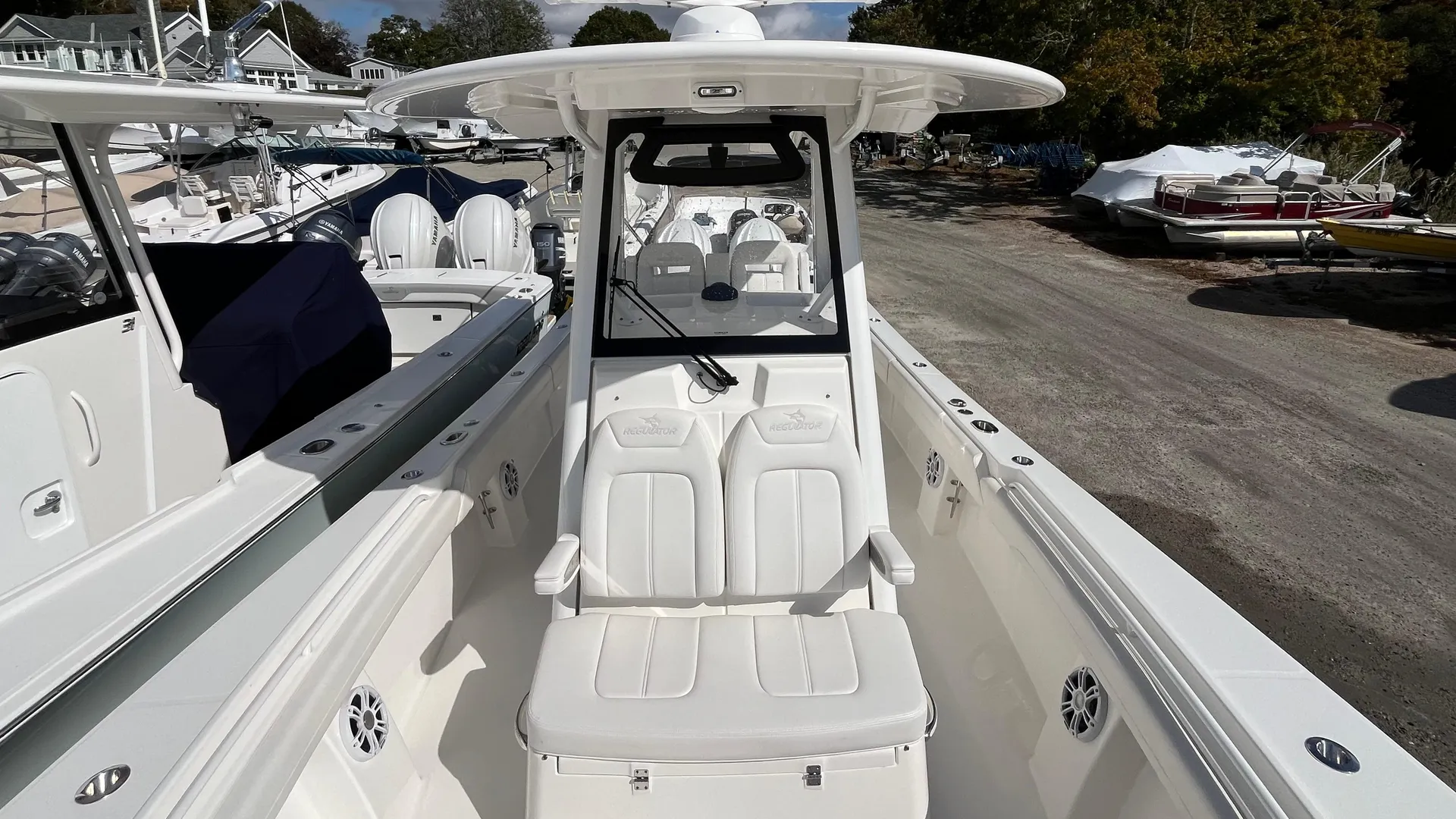 2023 Regulator 28 Photo