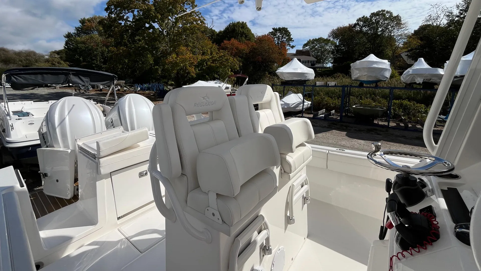 2023 Regulator 28 Photo