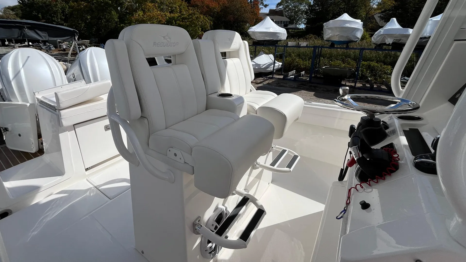 2023 Regulator 28 Photo