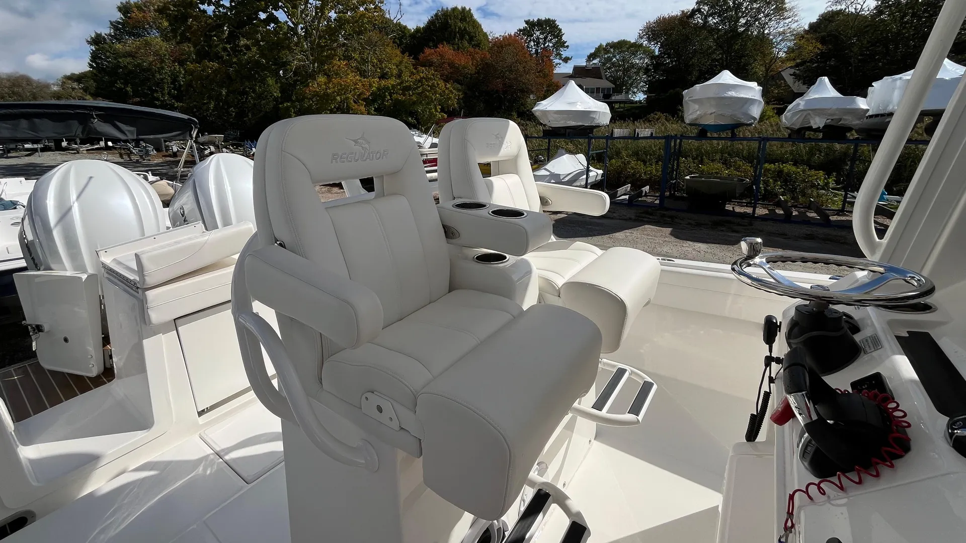 2023 Regulator 28 Photo