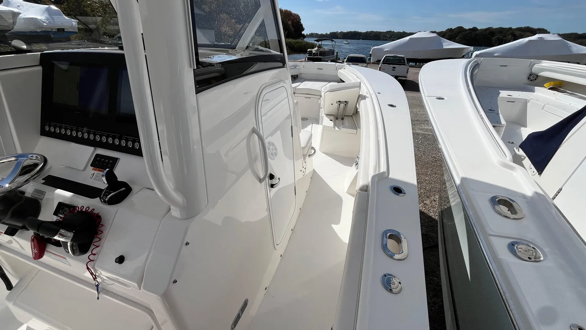 2023 Regulator 28 Photo