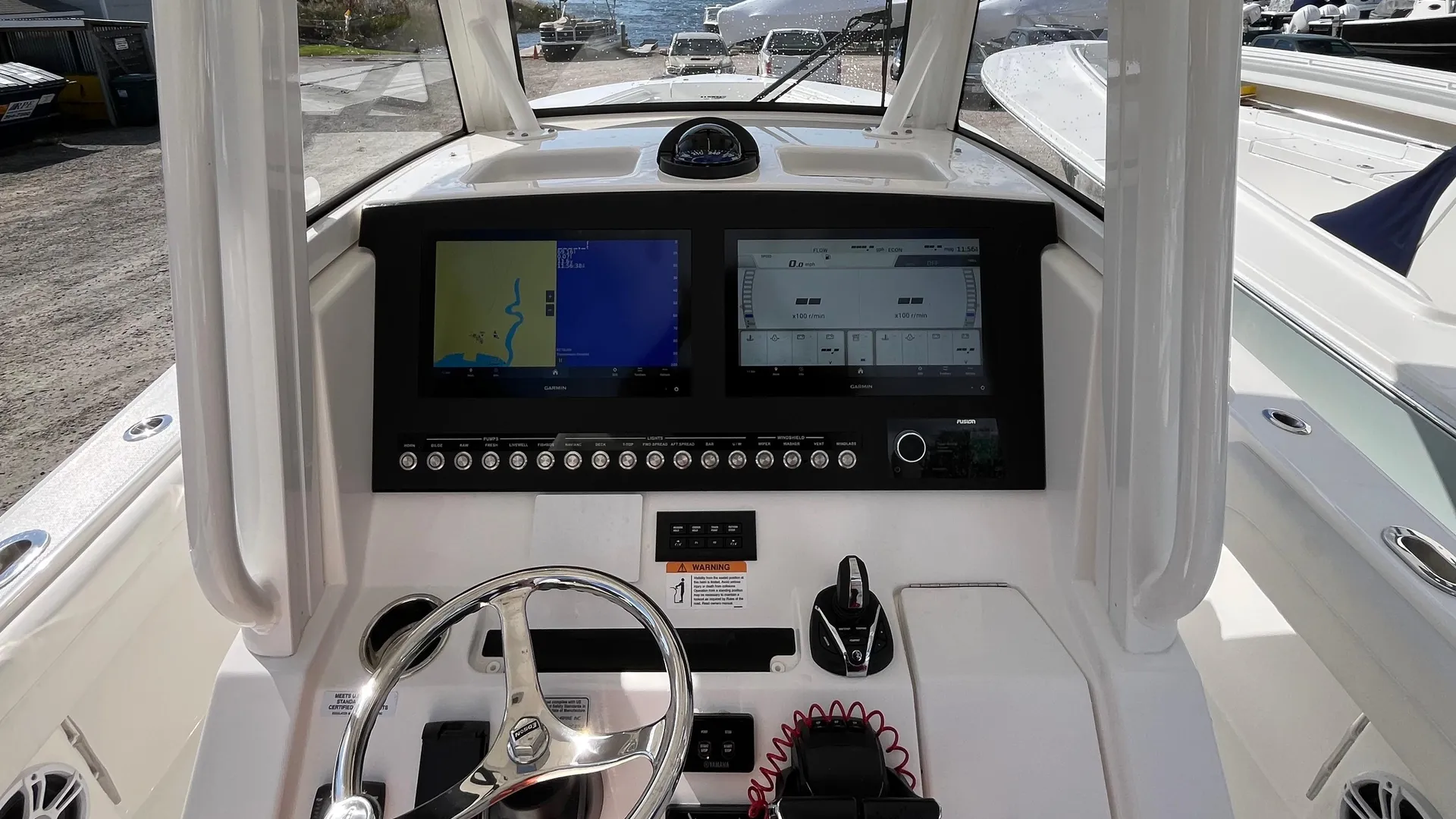 2023 Regulator 28 Photo