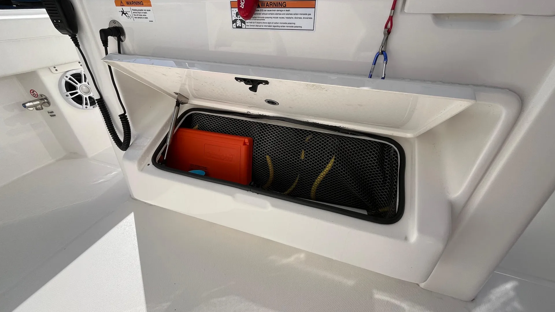 2023 Regulator 28 Photo