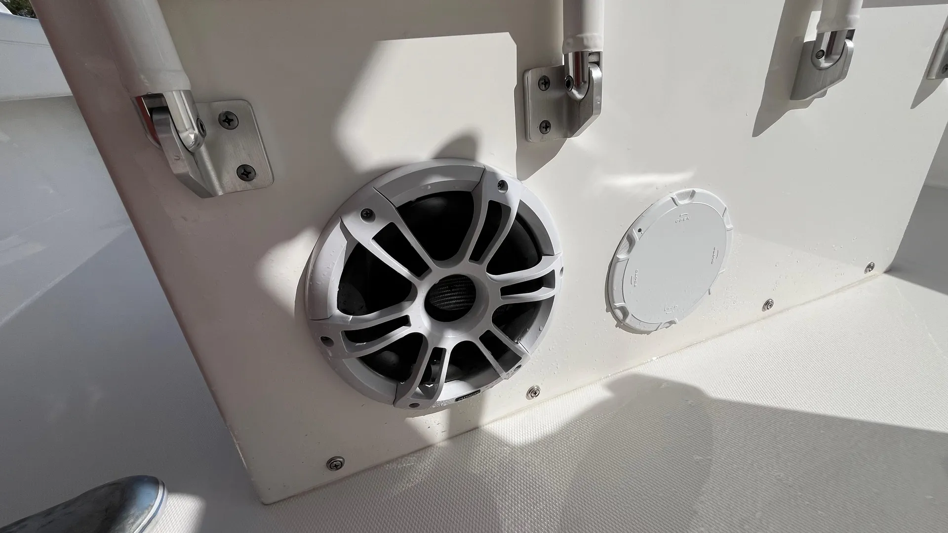 2023 Regulator 28 Photo