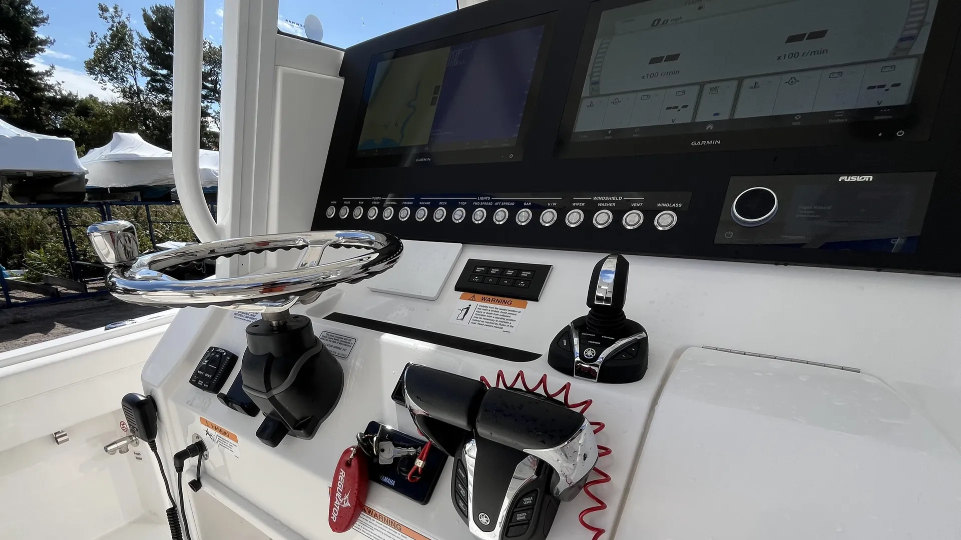 2023 Regulator 28 Photo