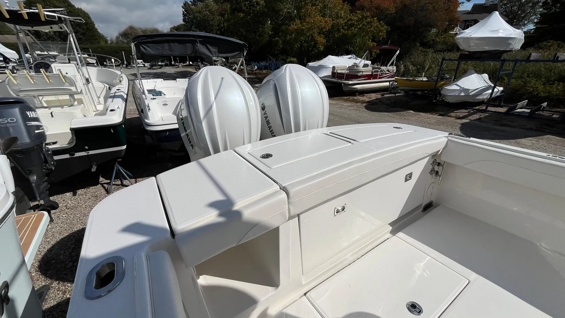 2023 Regulator 28 Photo