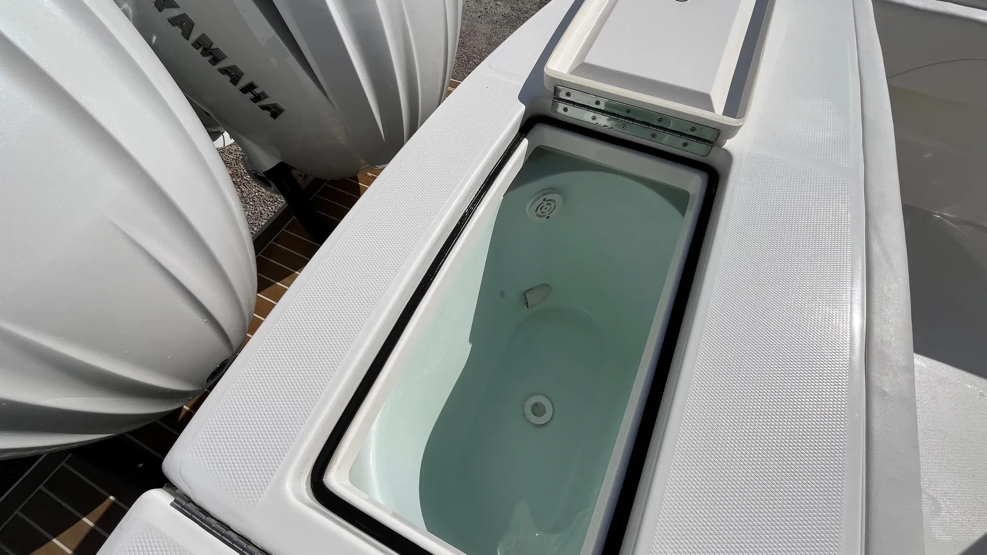 2023 Regulator 28 Photo