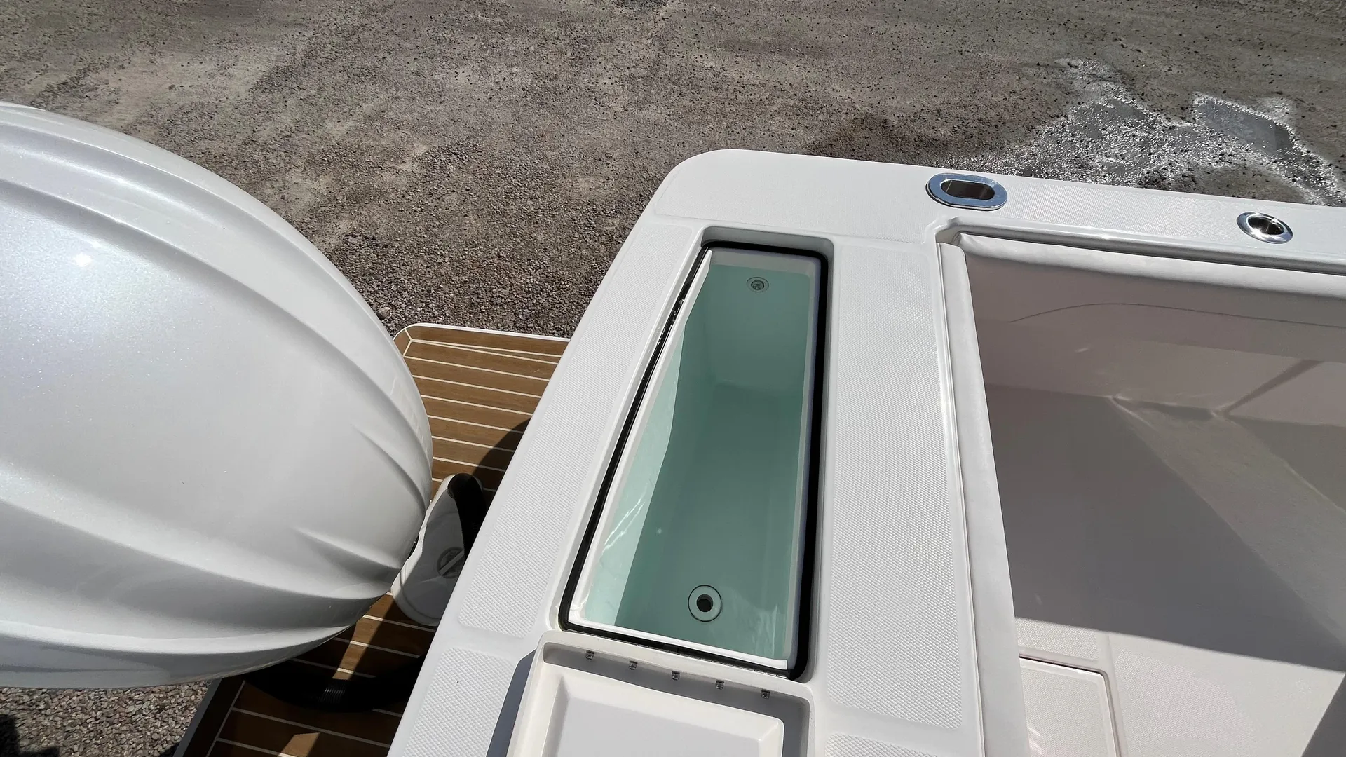 2023 Regulator 28 Photo