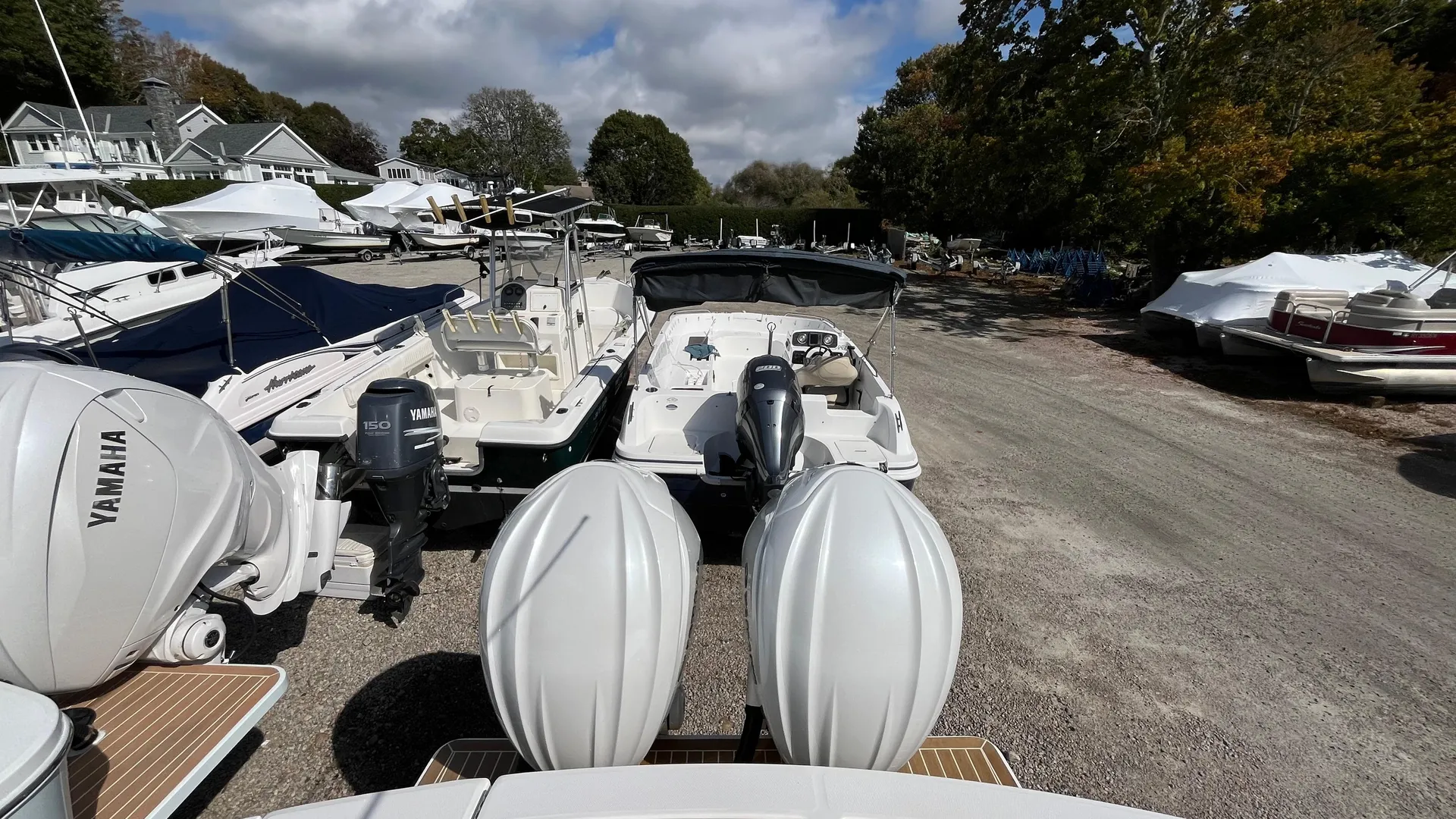 2023 Regulator 28 Photo