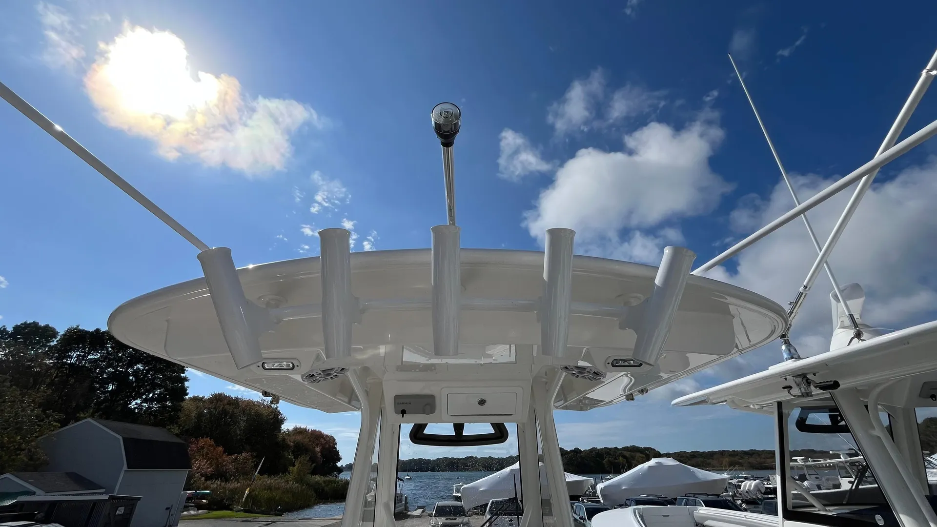 2023 Regulator 28 Photo