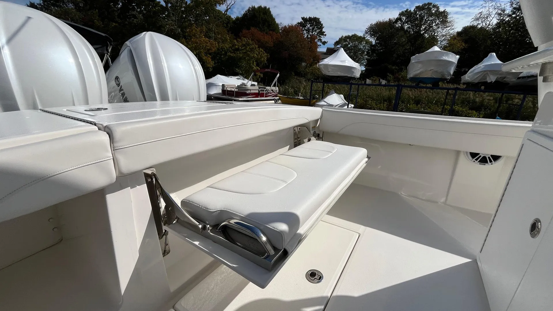 2023 Regulator 28 Photo