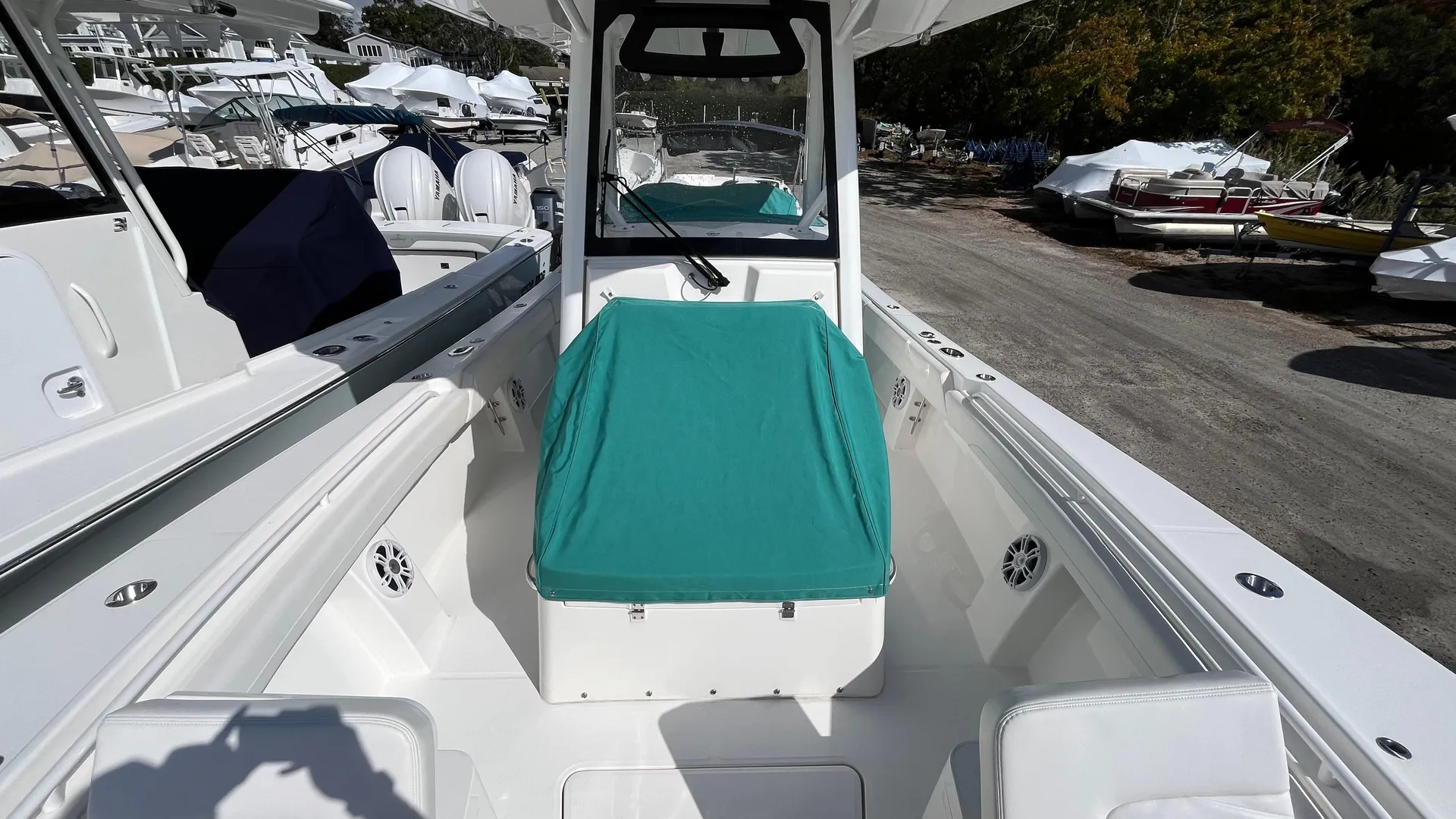 2023 Regulator 28 Photo