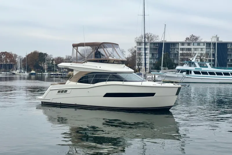 Melody Rose Yacht Photos Pics 2016 Carver C34 Command Bridge Starboard Side