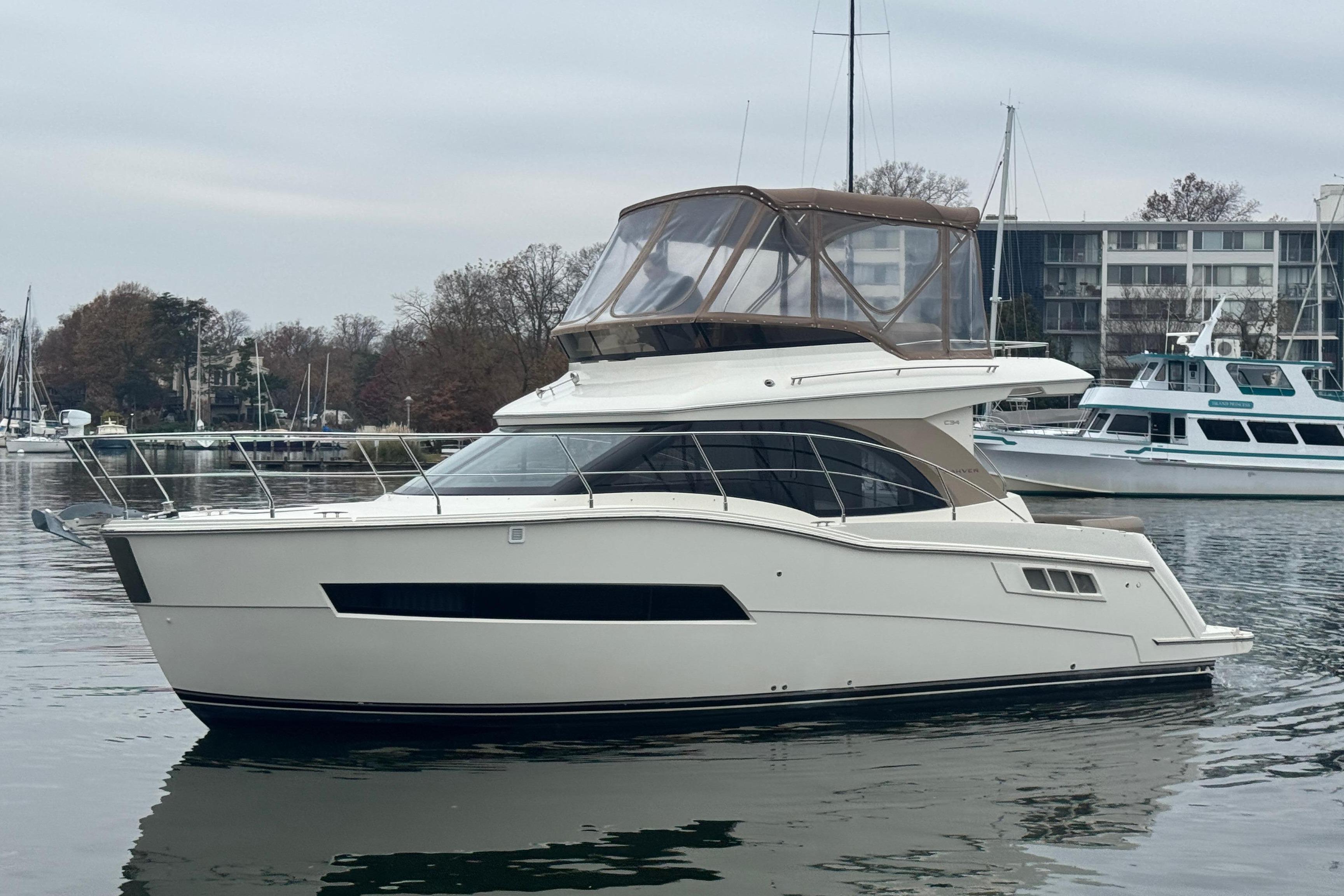 2016 Carver C34 Command Bridge Port Bow