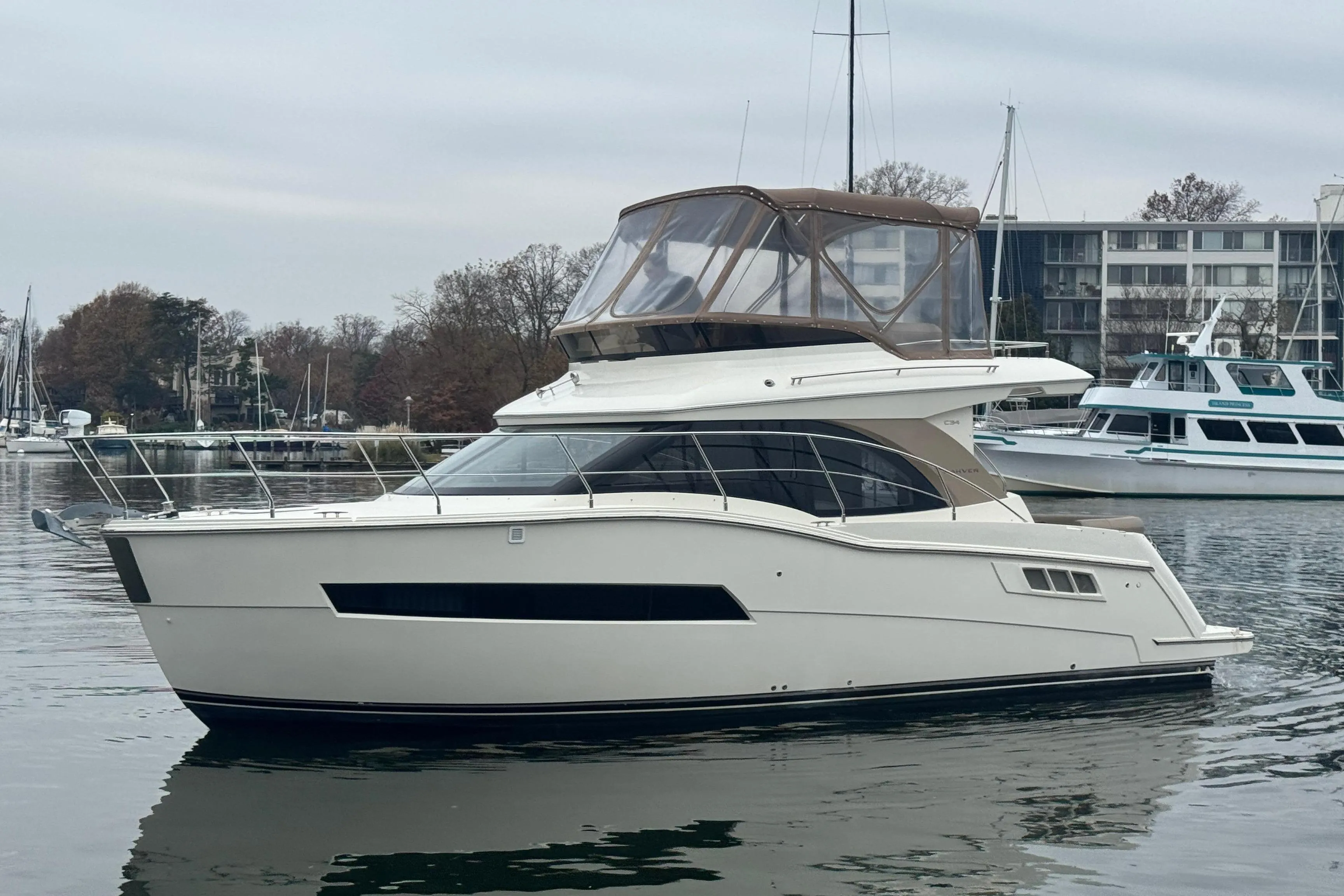 2016 Carver C34 Command Bridge Port Bow