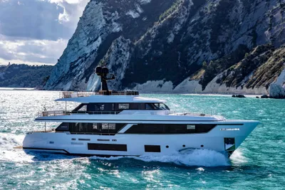 2025 Custom Line Navetta 30