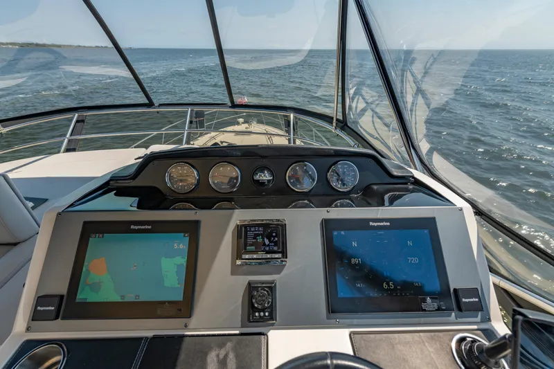  Yacht Photos Pics 2017 Sea Ray Fly 510 yacht dashboard with navigation screens and ocean view.