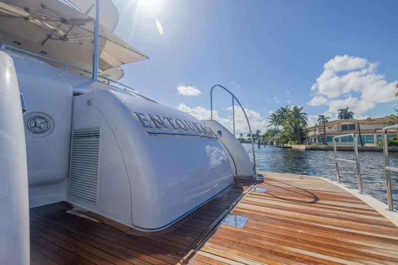Entourage Yacht Photos Pics 1994 Norship Pilot House yacht docked on a sunny day by the water.