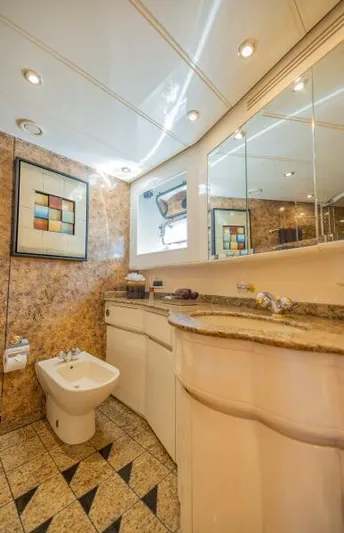 Entourage Yacht Photos Pics 