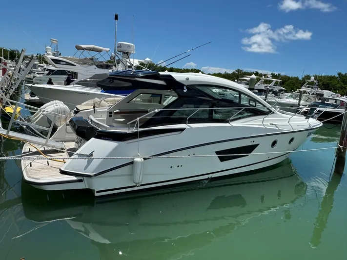 805 Yacht Photos Pics 