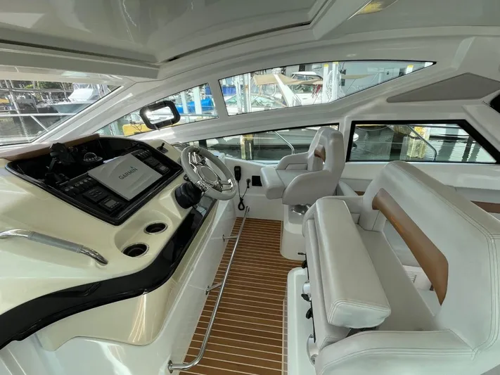 805 Yacht Photos Pics 