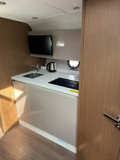 805 Yacht Photos Pics 