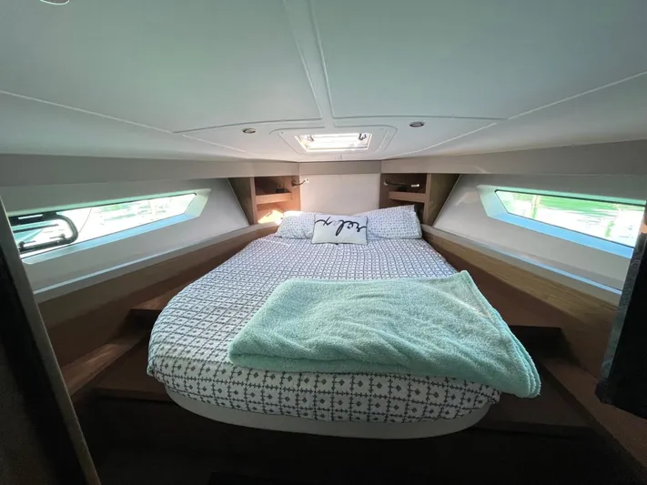 805 Yacht Photos Pics 