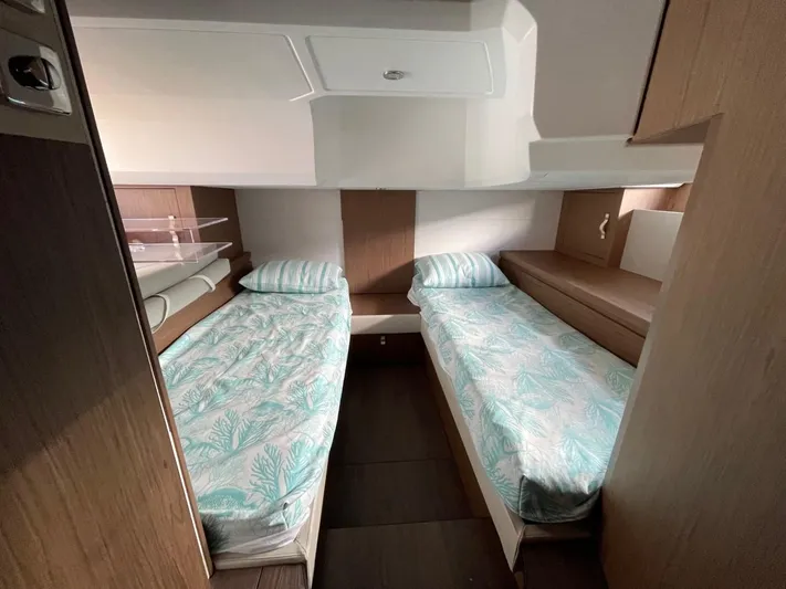 805 Yacht Photos Pics 